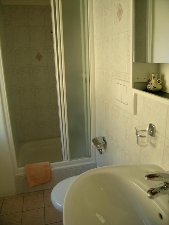 Garni Rosa Delle Alpi Hotell Gordola Rum bild